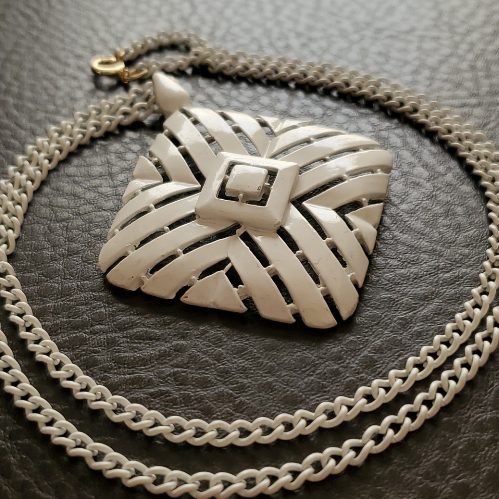 Vtg Necklace